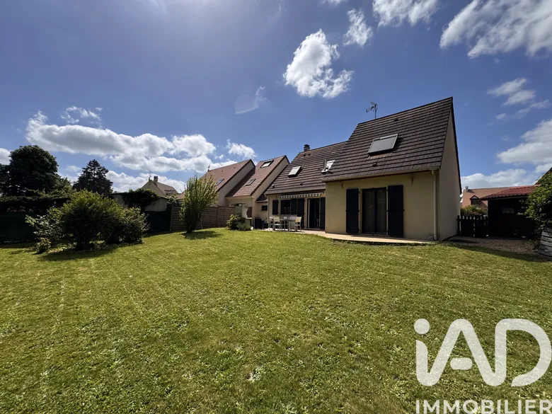Maison 8 pièces 147 m² · à Épernon · 147 m² · 319 000 €