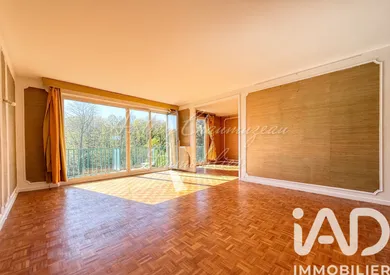 Apartment in Sèvres (92310)