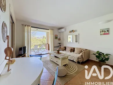 Appartement à Saumane-de-Vaucluse (84800)