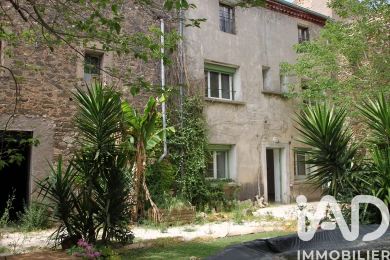 Maison 8 pièces 246 m² · à Adissan · 246 m² · 330 000 €