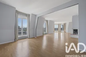 Apartment in Puteaux (92800)