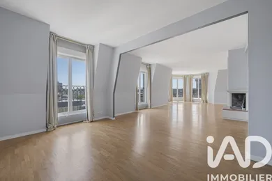 Apartment in Puteaux (92800)