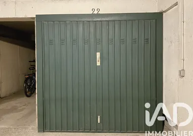 Parking à Paris (75020)