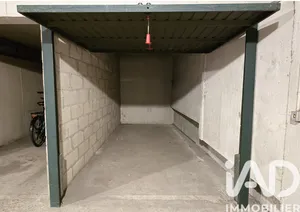 Parking à Paris (75020)
