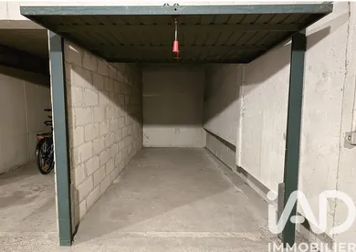 Parking à Paris (75020)