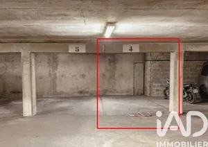 Parking à Paris (75019)