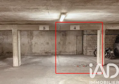 Parking à Paris (75019)
