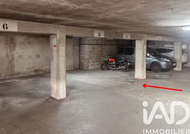 Parking à Paris (75019)