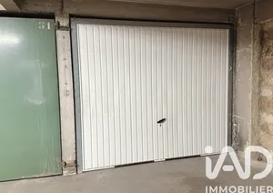 Parking à Paris (75020)
