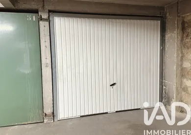 Parking à Paris (75020)