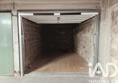 Parking à Paris (75020)
