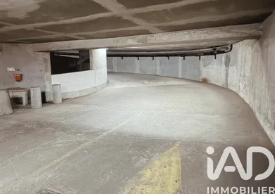 Parking à Paris (75019)
