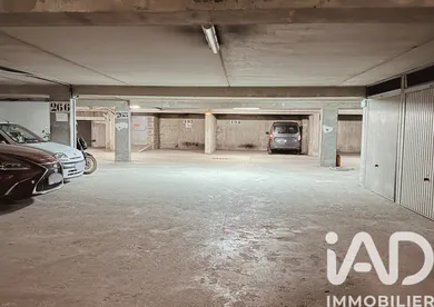 Parking à Paris (75019)