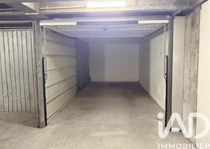Parking à Paris (75019)