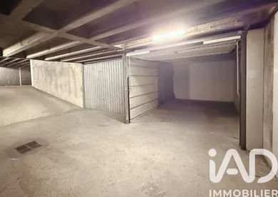 Parking à Paris (75019)