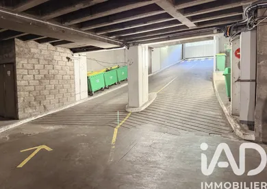 Parking à Paris (75019)