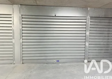 Parking à Paris (75019)
