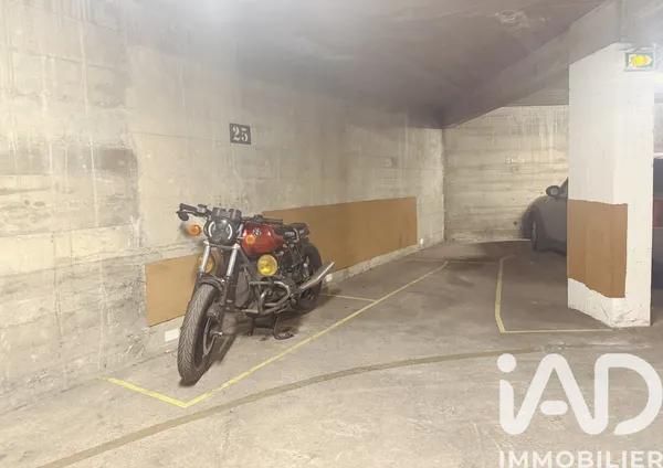 Parking à Paris (75015) photo 2
