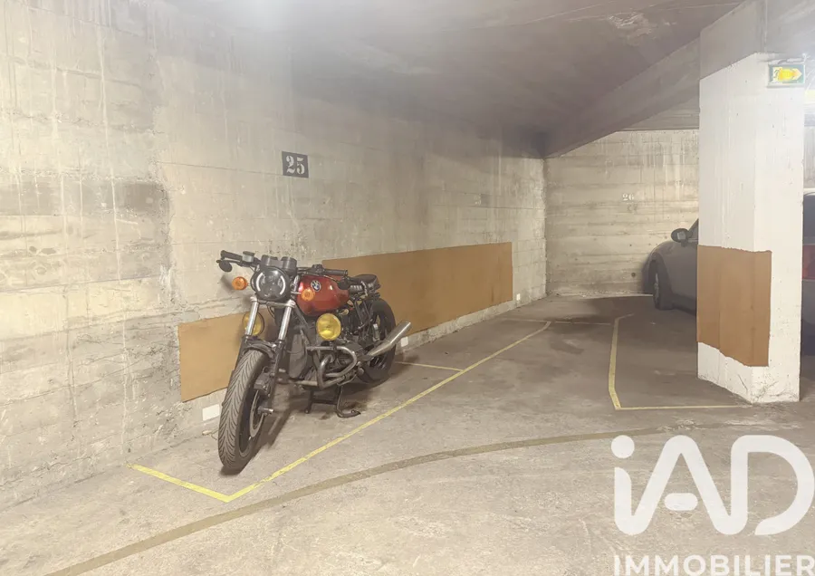 Parking à Paris (75015) photo 3