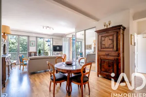 Apartment in Paris (75017)