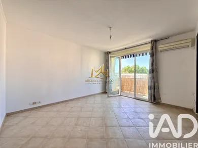 Apartment in Tarascon (13150)