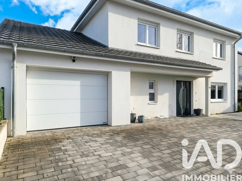Maison 7 pièces 205 m² · à Œting · 205 m² · 495 000 €