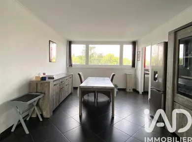 Apartment in Croix (59170)
