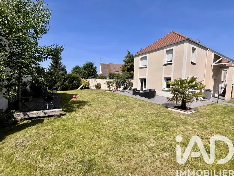 Maison 6 pièces 100 m² · à Saint-Maximin · 100 m² · 328 000 €