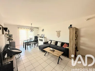 Apartment in Vitrolles (13127)