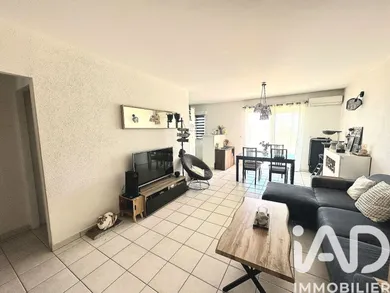 Apartment in Vitrolles (13127)