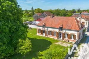 House in Salon (10700)