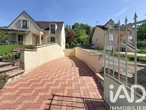 House in Vaux-sur-Seine (78740)