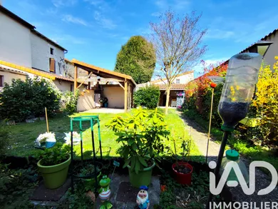 Village house in Chasseneuil-du-Poitou (86360)