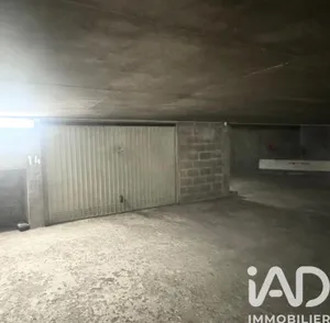 Garage in Paris (75015)