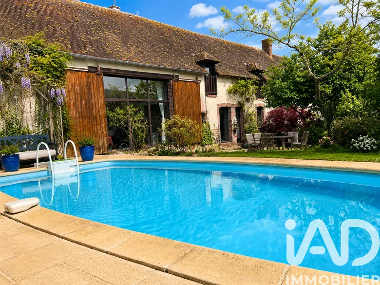 Maison 8 pièces 229 m² · à Senantes · 229 m² · 448 000 €