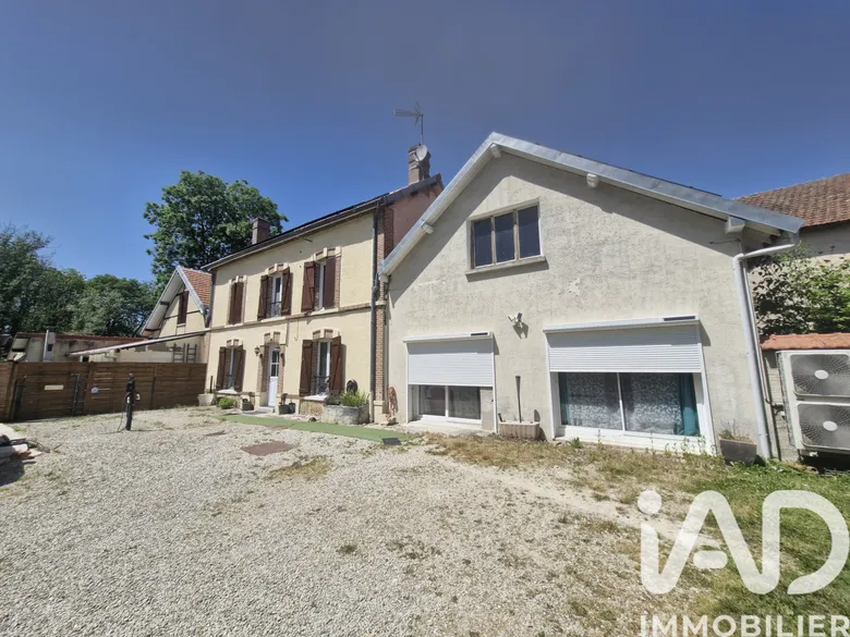 Maison 7 pièces 174 m² · à Esclavolles-Lurey · 173,8 m² · 199 900 €
