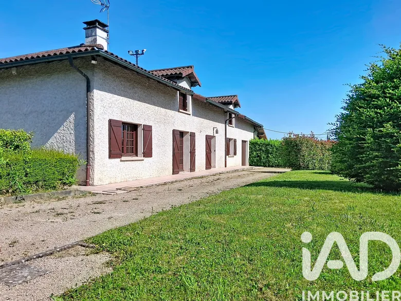 Maison 5 pièces 141 m² · à Saint-Étienne-du-Bois · 140,9 m² · 259 000 €