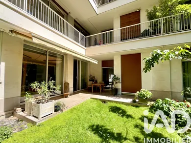 Apartment in Paris (75007)