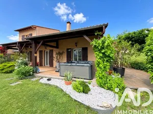 Architectural house in Cournon-d'Auvergne (63800)