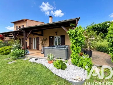 Architectural house in Cournon-d'Auvergne (63800)