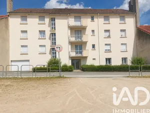 Apartment in Commentry (03600)