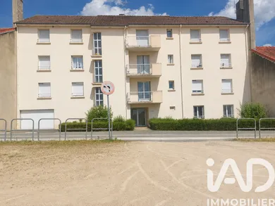 Apartment in Commentry (03600)