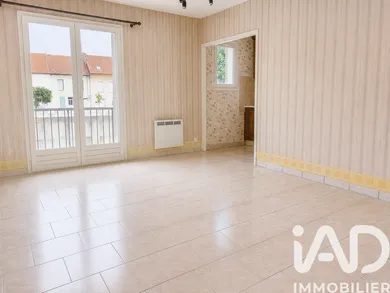 Apartment in Commentry (03600)