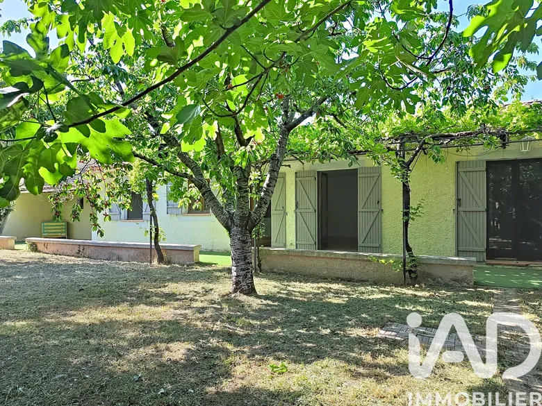 Maison 6 pièces 136 m² · à Entraigues-sur-la-Sorgue · 136 m² · 349 900 €