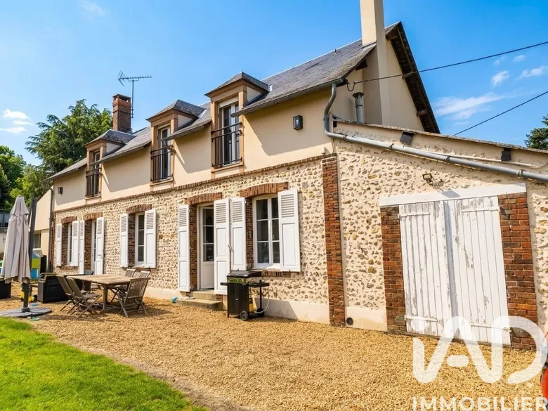 Maison 5 pièces 165 m² · à Saint-Prest · 165 m² · 345 000 €
