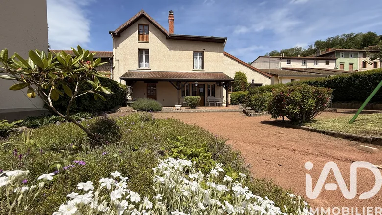 Maison 6 pièces 145 m² · à Thizy-les-Bourgs · 145 m² · 179 000 €
