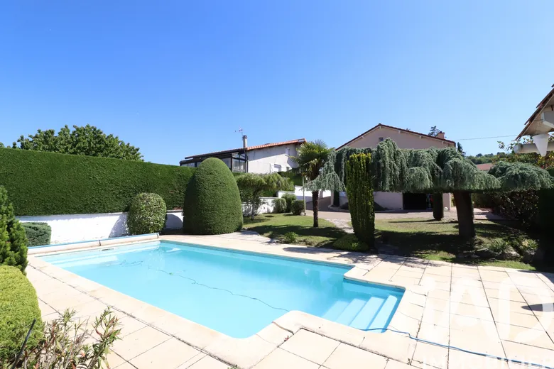 Maison 5 pièces 133 m² · à Les Martres-de-Veyre · 133 m² · 374 000 €
