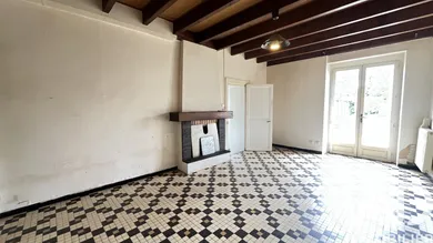 Village house in Oudon (44521)