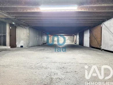 Parking in Paris (75010)