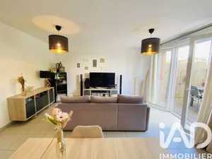 Apartment in Saint-Laurent-de-Mure (69720)